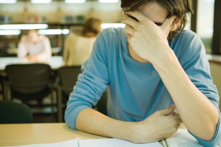 These two Aussie university students are trying to improve the mental health of their peers with a gamified social app
