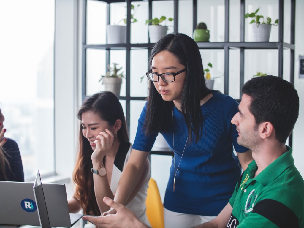 How to launch your startup: Accelerators vs. Incubators - Embroker